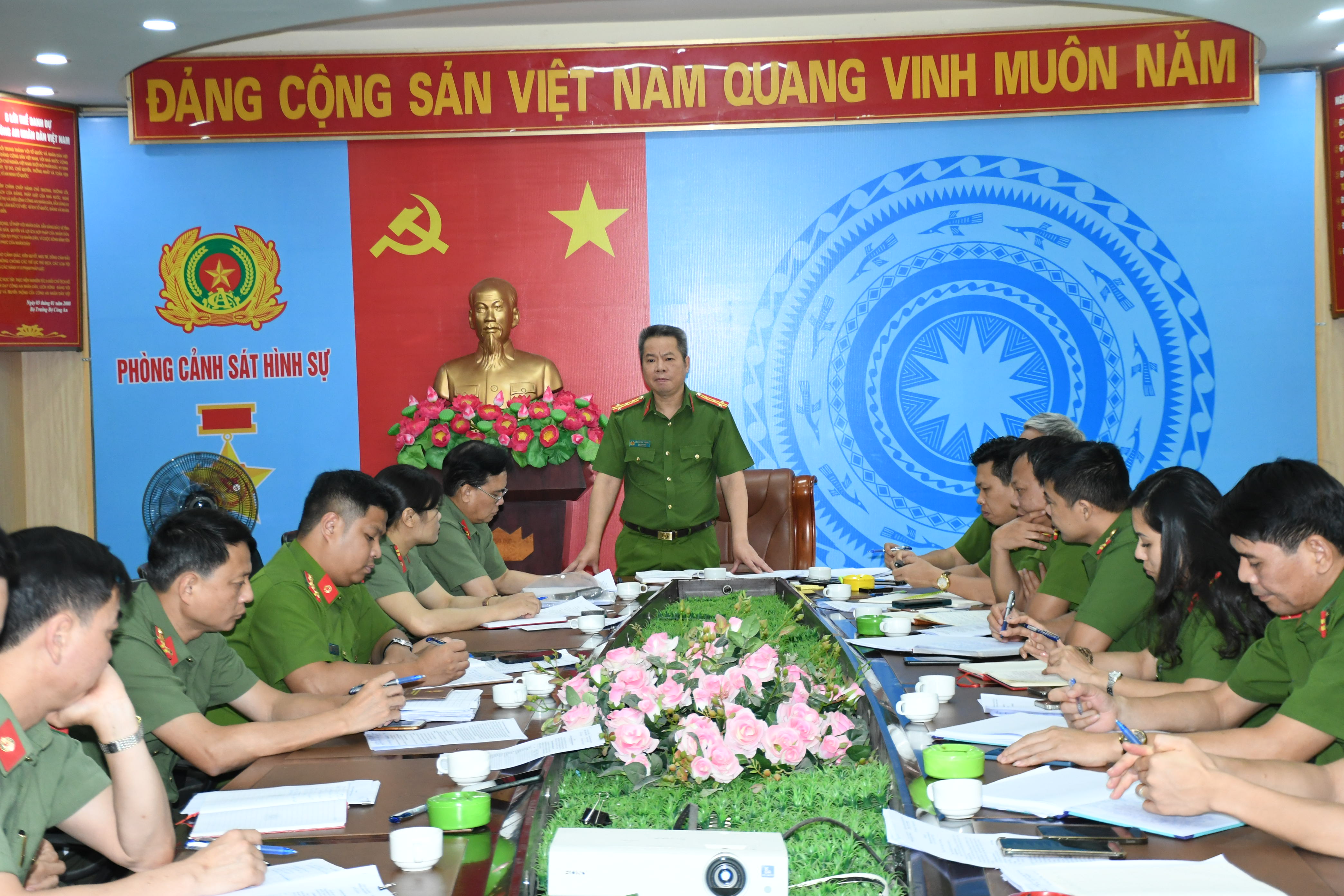 Phó Giám đốc CATP Lê Nguyên Trường kiểm tra công tác đầu năm Phòng Cảnh sát Hình sự